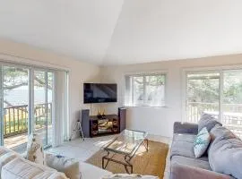 Dog-friendly home with lovely water view roomy deck fast WiFi central AC W&D
