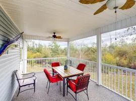 Family-friendly home with central air conditioning screened-in porch and WiFi