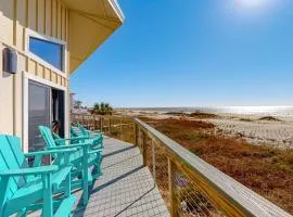 Dog-friendly gulf front home with panoramic gulf views from the sundeck