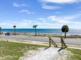 Gulf view getaway across from the beach with sunrooms gas grills AC & yard