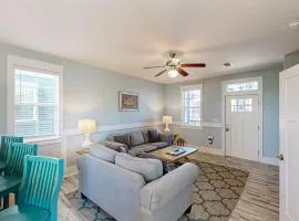 Charming Cottage with Hot Tub Fitness Center & Nature Trails