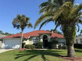 Single-level home with fenced yard private pool & washer&dryer