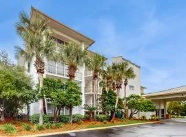 Water-view condo with pool hot tub & pickleball