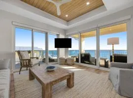 Luxuriously renovated condo with Gulf views beach access pool & hot tub