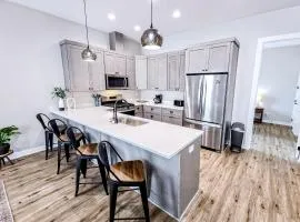 Dog-friendly home with two full kitchens balcony AC washers & dryers