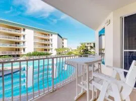 Lovely condo with pool hot tub ocean views & pickleball