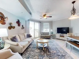 Lovely condo with pool hot tub ocean views & pickleball