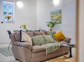 Stylish Typical Maltese Getaway close to the sea, מלון בסליאמה