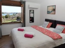 Marina Vista Sea View Apartments & Rooms