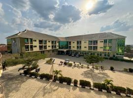 Monarchs Luxury Palace hotel、イロリンのホテル