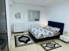 Spacious Apartment Ennasr 2-BR, Hotel in Ariana