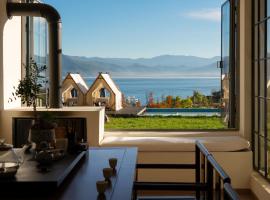 Lugu lake Suven Resort Hotel, ξενοδοχείο σε Zuosuo