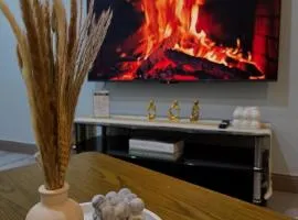 1-BR Promo! Stay in Makati - Condo with Pool, Fast WiFi, Gym, Balcony