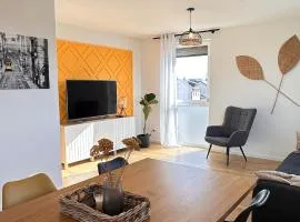 AMAO Sepia - 86 m2 Apartment - Balcony - King-Size Beds - Free Parking - Near Europa-Park - Up to 12 Guests with 2 Units