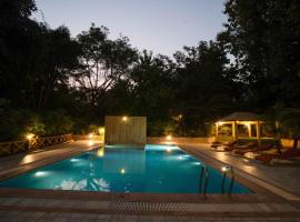Treebo Premium Mowgli's Den, Pench, hotelli kohteessa Khawāsa