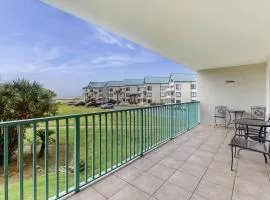 Waterfront condo with shared pool & hot tub - walk to the beach