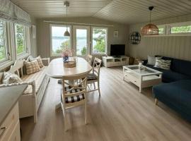Seaside Cabin With Panoramic Views Of Viksfjord, hotel en Ula