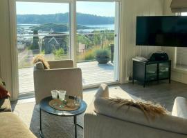 Beach House With Sea Views At Brevikstrand, hotel sa Stathelle