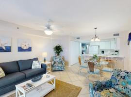 Gulf & Beachfront Condo wBalcony Central AC Shared Hot Tub Pools Free WiFi, hotel i Orange Beach