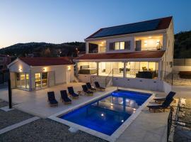Villa Lazy Day Oasis w heated pool & Whirlpool, khách sạn ở Ljubitovica