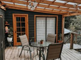 Cabaña con vista al volcán – hotel w mieście Neltume