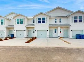 Dog friendly home near the Wharf with internet and free parking