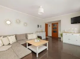 Przytulny Apartament w Centrum Blisko Plaży by Noclegi Renters