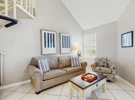 Cozy coastal condo with loft & shared pool and beach access, hotel a Orange Beach
