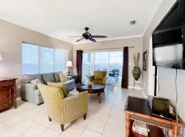 Gulf-Front condo with balcony beach access WiFi AC & outdoor pool