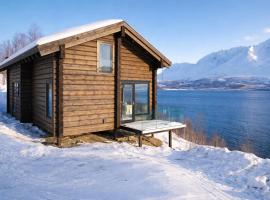 Sommarbukt - "Nordlys" Aurora Hideaway Fjord Lodge with Northern Lights View، فندق في Sjursnes