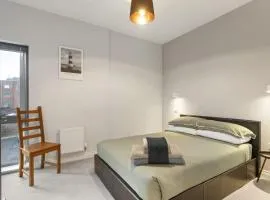 Modern Apartment Private Parking Plymouth