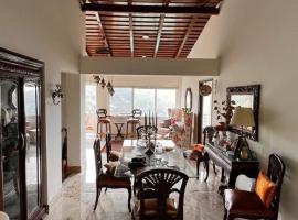 Royal Luxury huge Penthouses Nainital – hotel w mieście Bhowāli