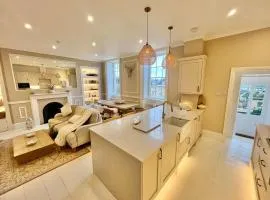 Spacious 4-Bed Georgian Residence in Bath Centre with Garden & City Views