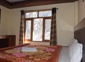 Hotel Tridev Manali