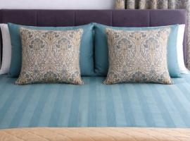 THE EARN HOTEL, hotel di Bridge of Earn