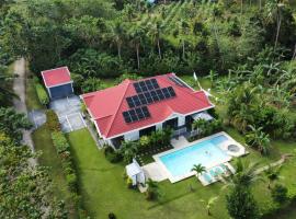 Bohol White House Bed & Breakfast โรงแรมในLila