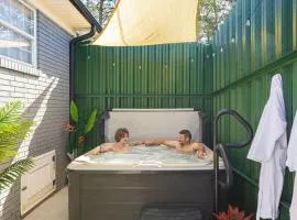 Private Hot Tub & Swing, Vintage Nintendo with Large Parking & EV ready
