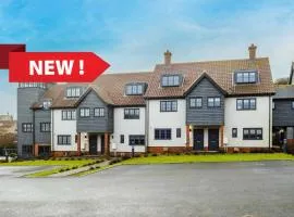 4 Oakes Court, Thorpeness - Sleeps 6 - Close to Thorpeness Meare and the beach, Close to Thorpeness Golf, Hotel and Country Club, Only 2 miles from #Aldeburgh, Managed by Aldeburgh Coastal Cottages