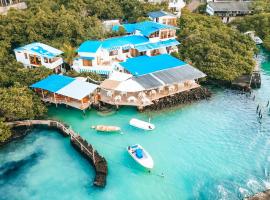 Blu Galapagos Sustainable Waterfront Lodge, hotel u gradu 'Puerto Ayora'