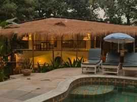 Siolim में, होटल Greek "Jungle Villa", with private Waterfall and Pool