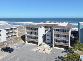 Our Happy Place - S Nags Head, Oceanfront Yachtsman Condo, 50 Yds to Beach, Community Pool, Flex Stays, hotel din Whalebone