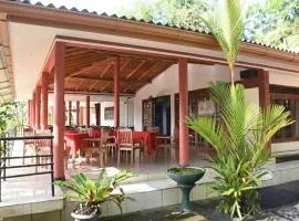 Mount Crest Inn Deniyaya