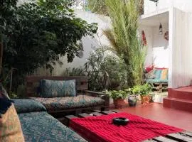 Giant House, Private Patio & Ultra-Fast Wi-Fi