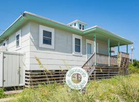 Bennett's Bungalow - S Nags Head MP 17, Semi-Oceanfront, 30 Yds to Beach, Charming Coastal Cottage, hotel din Whalebone