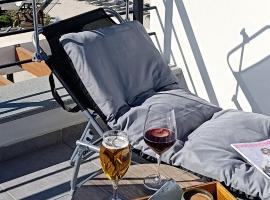 Idyll Homes THE PENTHOUSE, hotel em Avdhelleron