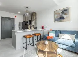 Park Hotel 1BR Suite 402