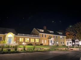 The Historic General Stanton Inn, hotel in Charlestown