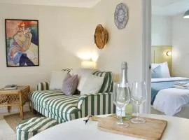 Modern Country Cottage Stay