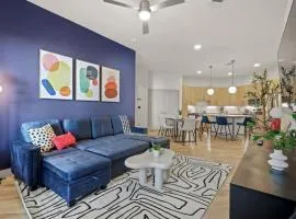 Cozy Modern 2BR Near Dining and Shops Downtown