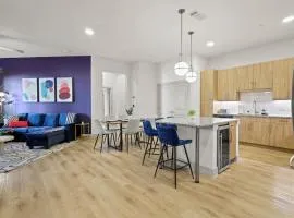 Luxe 2BR w 2 King Beds, Gym and Pool Access